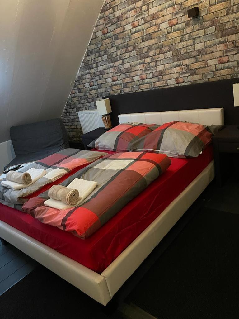 Adam'S Hostel - Self Check-In & Only Private Rooms - Dusseldorf — Photos 2